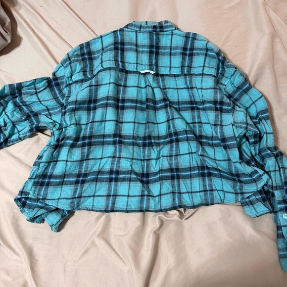 Never Worn American Eagle Cropped Flannel | Size Large - Picture 2 of 3